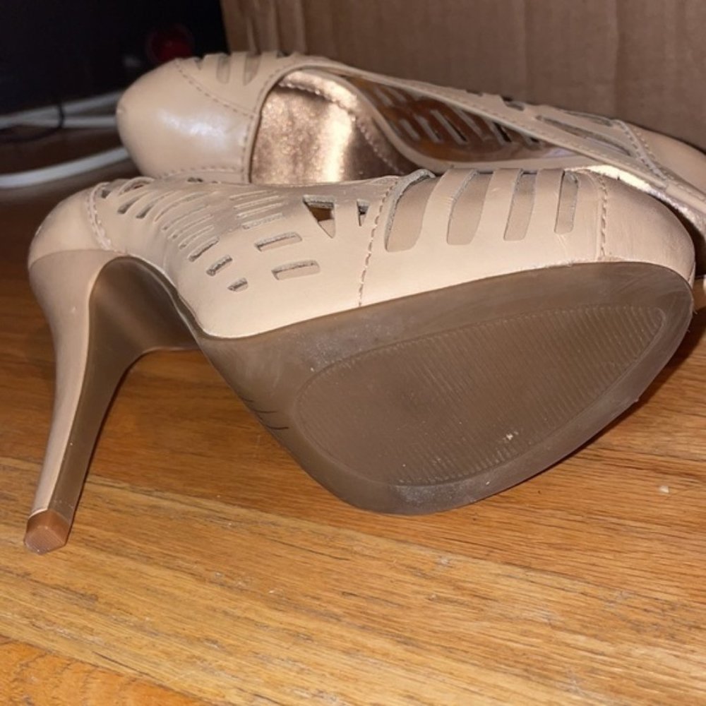 BCBGeneration Elba Cut Out Platform Pumps - Picture 7 of 7